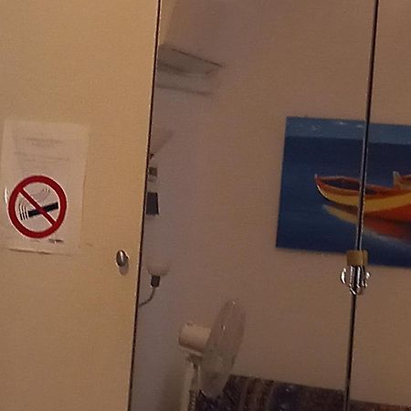 Santy's Rooms BAGNO CONDIVISO2piano no lift no aria condizionata NO NAVETTA Fiumicino Esterno foto